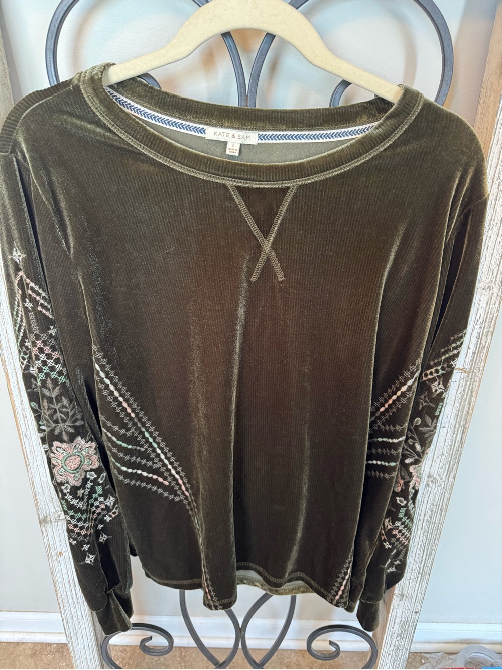 Kate & Sam Olive Green Velvet Embroidered Floral Boho Long Sleeve Top Women’s L